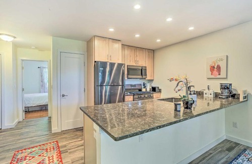 Vernon Apartamento | Sun-Lit Vernon Condo Less Than 2 Mi to Ski Resort!