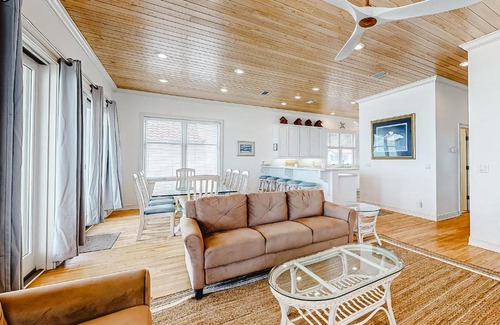 East End Casa | Sun of a Sailor