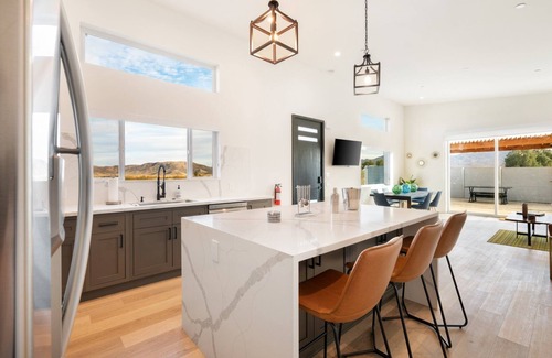 Joshua Tree Casa | 🌵 Sun Oro Joshua Tree - Hot Tub, BBQ, Fire Pit & Gameroom - A Private Desert Oasis 🌵
