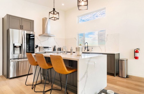 Joshua Tree Casa | 🌵 Sun Oro Joshua Tree - Hot Tub, BBQ, Fire Pit & Gameroom - A Private Desert Oasis 🌵