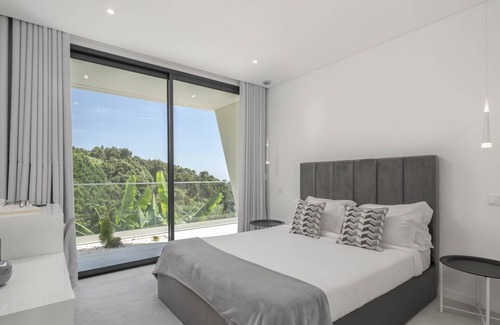 Canhas Casa | Sun, Pool and Comfort, The White House