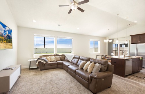 Quincy Casa | Sun, Pool, Golf, plus Your Private Arcade!