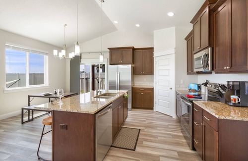 Quincy Casa | Sun, Pool, Golf, plus Your Private Arcade!