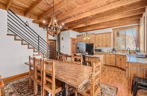 Sundance Cabina | SUN RIDGE - 6 BD, VIEWS, POOL TABLE, HOT TUB