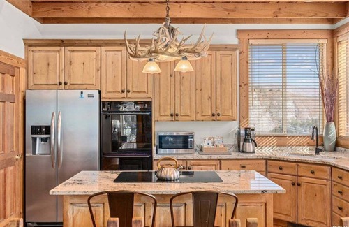 Sundance Cabina | SUN RIDGE - 6 BD, VIEWS, POOL TABLE, HOT TUB