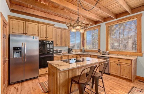 Sundance Cabina | SUN RIDGE - 6 BD, VIEWS, POOL TABLE, HOT TUB