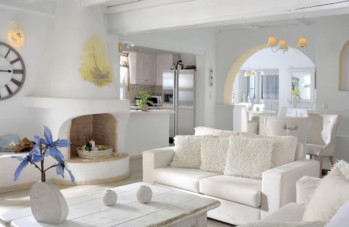 Ornos Villa | ¡Sol, romance y una playa de arena única!
