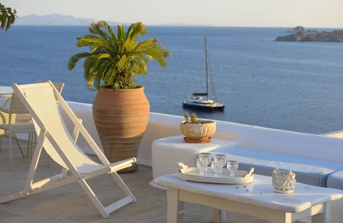Ornos Villa | ¡Sol, romance y una playa de arena única!
