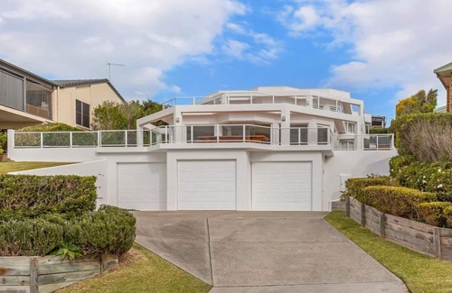 Forster Casa | Sun, Sand, Beachside house with magical views.