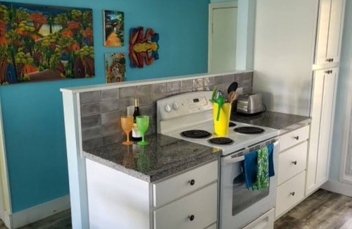 Estate Golden Rock Condominio | SOL, MAR, ARENA! Planta Baja @ Colony Cove. Excelentes tarifas!