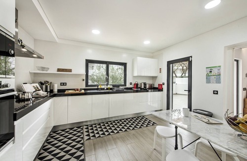 Santa Luzia Chalet De Esquí | Sol y Serenidad, Tu Villa de Ensueño