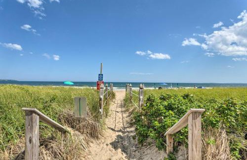 Old Orchard Beach Casa | Sun-Soaked Coastal Cottage with Deck and Walk to Beach