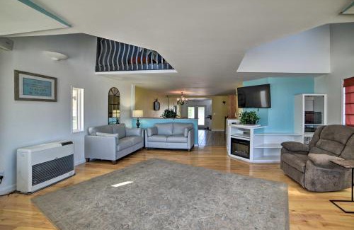 Old Orchard Beach Casa | Sun-Soaked Coastal Cottage with Deck and Walk to Beach