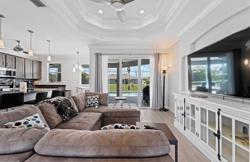 Long Meadow Casa | Sun-Soaked & Tranquil Getaway Relaxing Pool Area