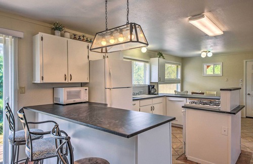 White Pine Casa | Sun-Soaked Trout Creek Escape < 2 Mi to River