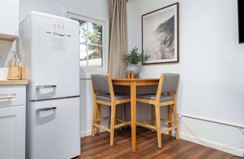 Visalia Casa | Sun Suite dtwn w/ pool, spa, near Nat'l Parks