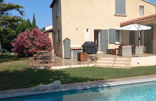 Chateauneuf-de-Gadagne Casa | Sun, la natación, las cigarras y la tranquilidad con la familia o amigos.