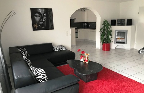 Kulm Apartamento | terraza con jacuzzi y ducha de sensaciones con vistas de bosques y prados
