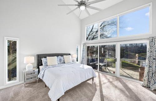 Mayhew Casa | Sun Up Sun Down by AvantStay Pool w Waterfall
