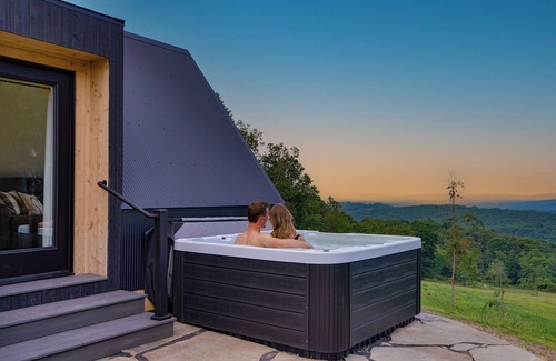 Augusta Casa | Sun Valley Overlook A-Frame | Wow Views + Hot Tub