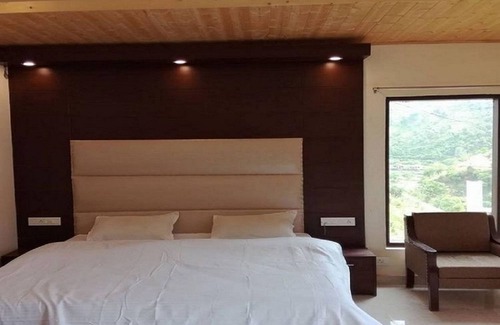 The Mall Road Hotel | Sun Village Resort