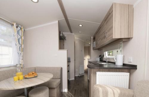 Looe Casa | Sunbeam Caravan by Belvilla