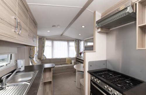 Looe Casa | Sunbeam Caravan by Belvilla