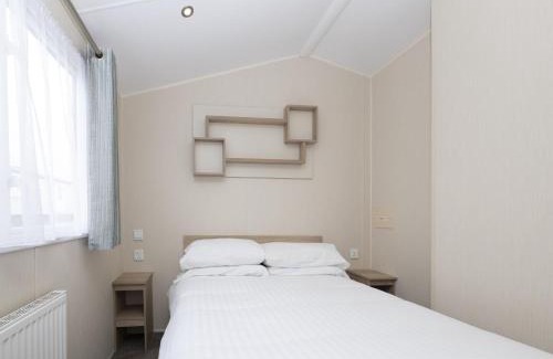 Looe Casa | Sunbeam Caravan by Belvilla