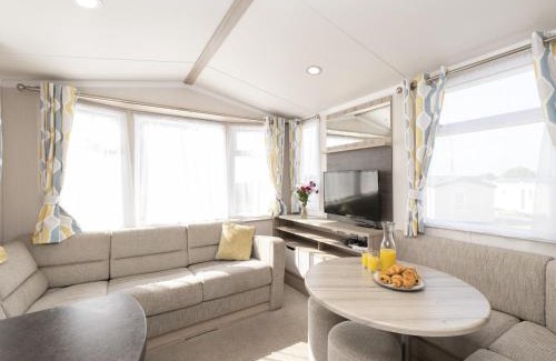 Looe Casa | Sunbeam Caravan by Belvilla