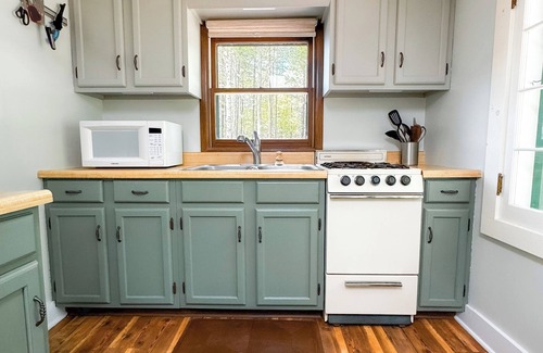 Big Bay Casa | Sunbeam Cottage - charming 2-bed lakefront house minutes from Big Bay