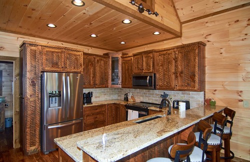 Cherry Log Cabina | Sunbeam Mt Vista Panoramic View Hot Tub Game Room Pet Friendly