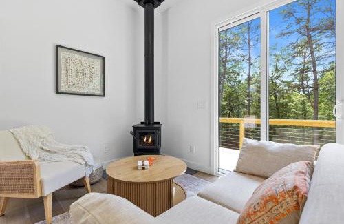 Young Harris Casa | Sunbeam Tiny Home Cozy Deck Fall Mountain Air