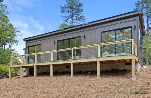 Young Harris Casa | Sunbeam Tiny Home Cozy Deck Fall Mountain Air