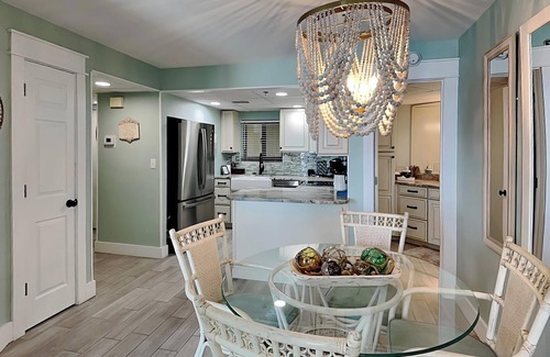Panama City Beach Complejo | Sunbird Beach Resort by Southern Vacation Rentals