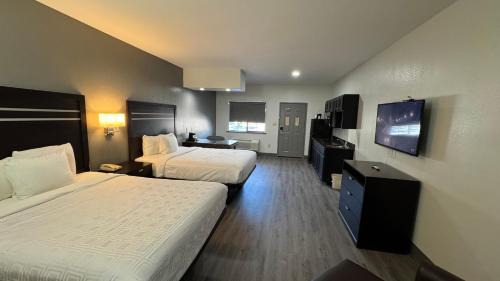 Pleasanton Hotel | Sunbridge Inn & Suite Extended Stay