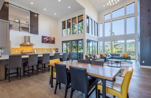 Cle Elum Casa | Suncadia 7 Bdrm Home with Amazing View and a Hot Tub