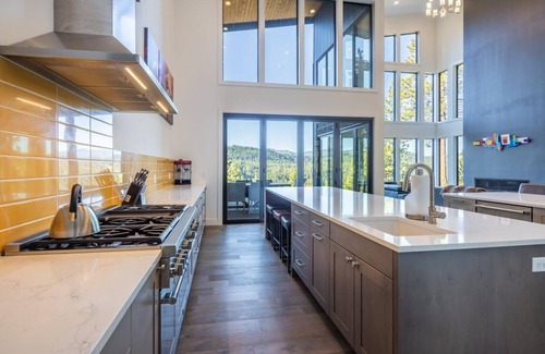 Cle Elum Casa | Suncadia 7 Bdrm Home with Amazing View and a Hot Tub