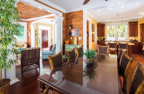 White Street Gallery District Casa | SUNCATCHER~4 Bedroom, 4 Bathroom in Old Town with Pool!