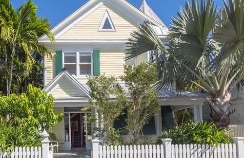 White Street Gallery District Casa | SUNCATCHER~4 Bedroom, 4 Bathroom in Old Town with Pool!