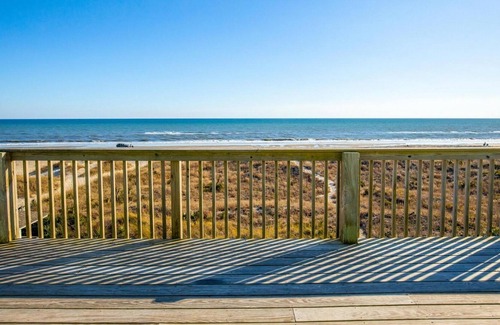 Atlantic Beach Casa | Suncatcher