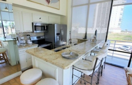South Padre Island Casa | Sunchase Loft 20 ft glass view 4-min to water