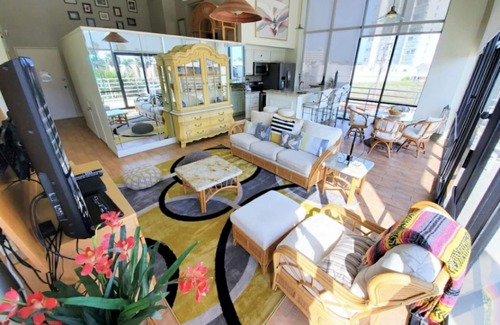 South Padre Island Casa | Sunchase Loft 20 ft glass view 4-min to water