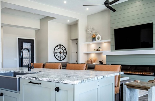 Washington Casa | SunChaser 2 Bed 2 bath Dog Friendly Private Home, Hot Tub, EV Charger