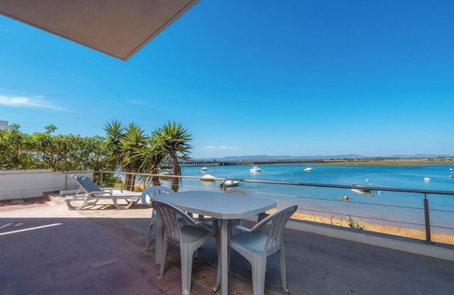 Praia de Faro Casa | Casa de playa en Sundance / Casa da Ilha
