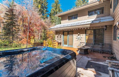 Sundance Casa | Sundance Splendor- 5-Bed Cabin Oasis with Majestic Mountain Views