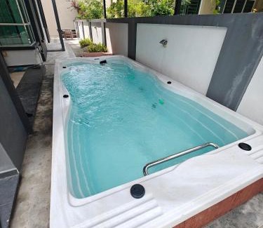 Kampung Bakau Casa | Sunday Villa 14 pax with jacuzzi pool