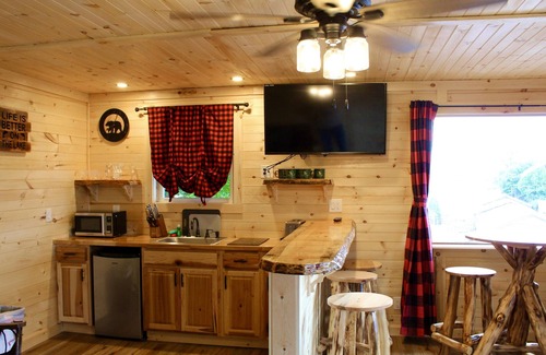 Lake George Hotel | Sundowner on Lake George