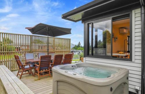 Springfield Casa | Sundrenched 70's