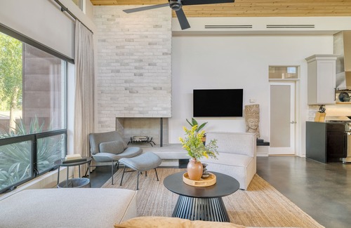Peaceful Valley Casa | Sundrenched by AvantStay | Pool, Mins to Old Town