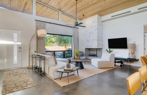 Peaceful Valley Casa | Sundrenched by AvantStay Pool Mins to Old Town
